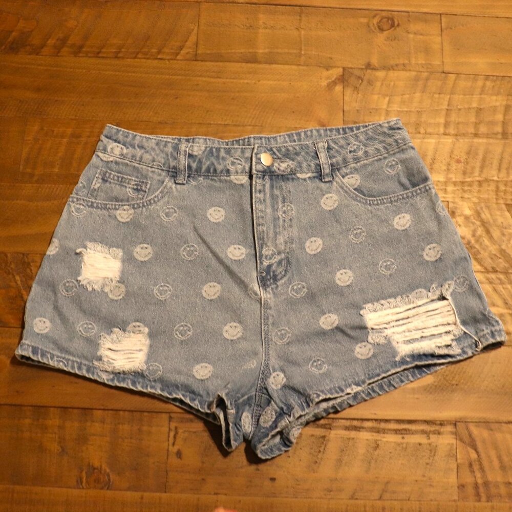 LE LIS | Distressed Smiley Face Denim Shorts